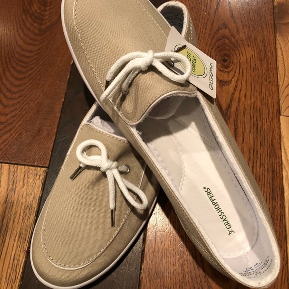Grasshoppers Shoes - Brand new tan Grasshopper boat shoe